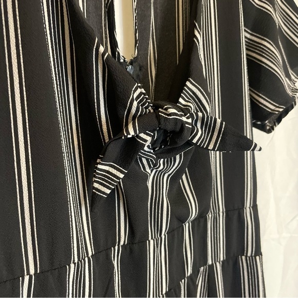 CRYSTAL SKY Women’s Black White Stripe Jumper Pantsuit Short Sleeve Size 5 - Picture 6 of 12